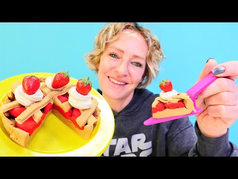 Spielzeug Video für Kinder - Nicole macht aus Play-Doh Knete einen Erdbeerkuchen