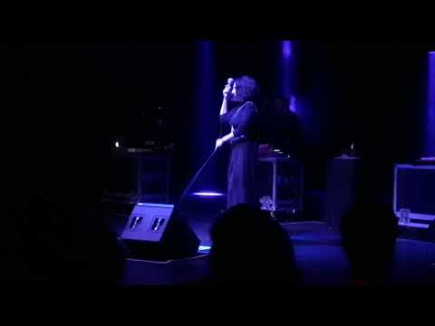 Irônico -  Clarice Falcao