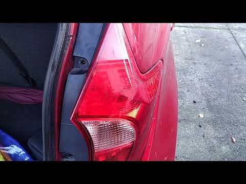 Nissan Note Mrk II Tail light unit removal (E12 2013-2017)