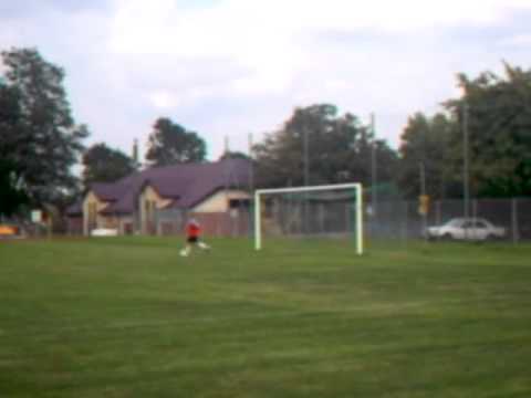 Oldboje - mecz Piliczanka Pilica - Ospel Wierbka (gol Goncerza).AVI