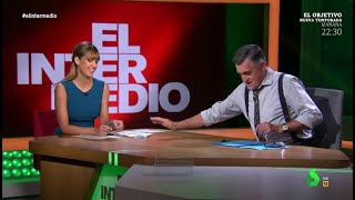 El momento en el que Wyoming pasa un billete de 20 euros a Sandra Sabatés - El Intermedio