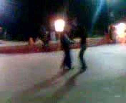 Viejo acosando a Coni