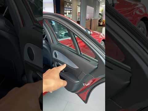 khoá cửa sau 2 xe tại sao khác. #car #automobile #bestluxury #luxury #mercedes #funny #shorts #viral