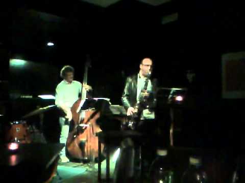 Desafinado (Jobim - bossa nova) Modem jazz Quartet live in Milan (vibraphone and sax)