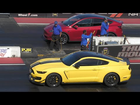 Tesla vs Ford Shelby - drag racing