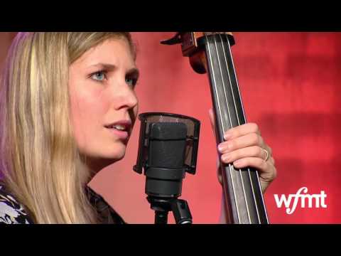 Big Sadie Plays "Big South Fork" / "Asheville" Medley at the Pregnant Buffalo Lounge