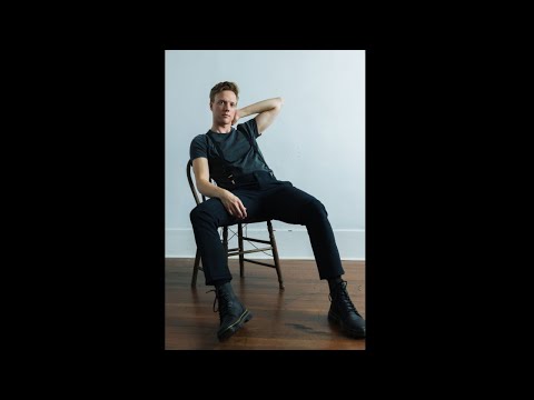 Evan Rein (actor 'Under the Bridge'), joins us for a live chat