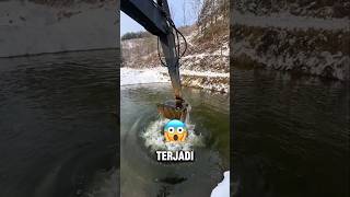 Download lagu Crazy moment while taking a bath 😱🤣! mp3 Download lagu Crazy moment while taking a bath 😱🤣! mp3
