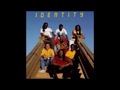 Divulgando: Identity - Too hot on the beach / M Junior Roots - AL