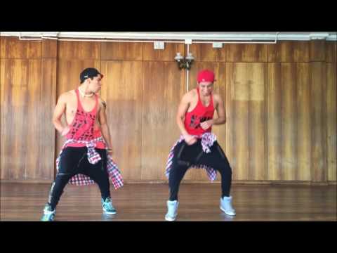 GRUPO ZUMBA Z-2  "CHINO Y NACHO - ANDAS EN MI CABEZA"