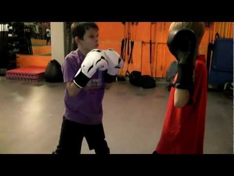 05.10.11 Kickboxen Schüler - Anton Blank - 8 Jahre beim Pratzentraining im Sugambrer Fightclub