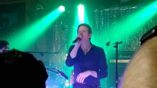 Spoon -  I Ain't The One Live / Shameless S07E11 Theme Song / Lyrics