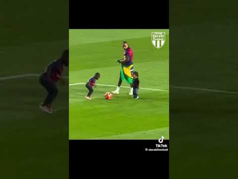 يوميات الاطفال في الملعب 😂 #football #فوتبول #رونالدو