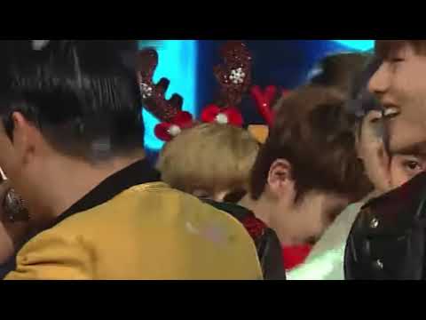 입술 깨물고 춤 출 준비하는 업텐션 한규진