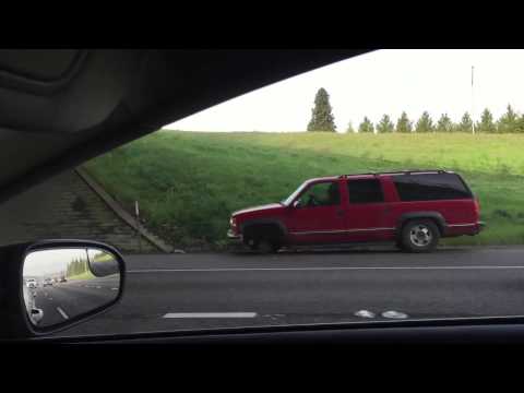 SUV loses wheel along Interstate 5