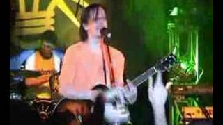 Videoklip Chinaski - 1. Signální (live) s textom piesne