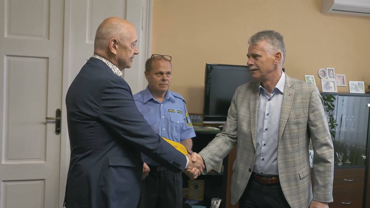 náhled z videa Blanenští strážníci mají nový defibrilátor