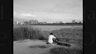 De zanger van het laatste lied Music Video
