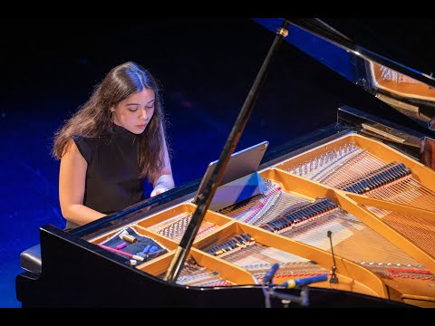 Diabelli recomposed: Variation Jane O'Leary (Pianistin Lal Karaalioglu)