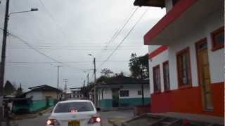 preview picture of video 'Colombian Roads on Vespa - Carreteras de Colombia en Vespa (Saliendo de Salento - Leaving Salento)'
