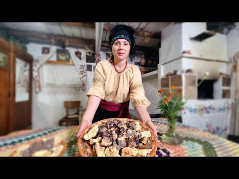 HOW PEOPLE LIVE IN UKRAINIAN VILLAGE: COOKING OF TRADITIONAL UKRAINIAN DESSERT