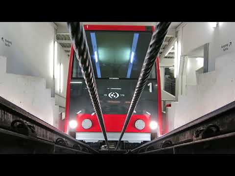 Standseilbahn 2500.02 Biel - Evilard (Leubringen) - Wagen kommt in die Bergstation