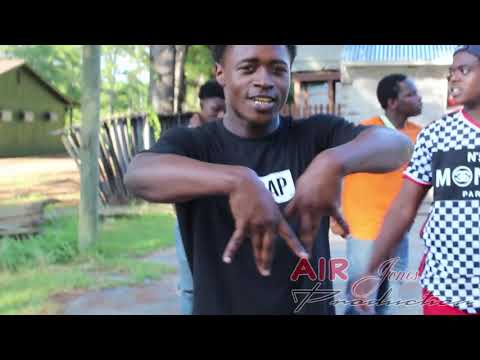 Take a walk  around Longs With the streets hottest yougin Yung Tonee -Prt1