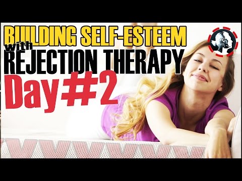 Rejection Therapy Day 2 - Asking random cute girl for an instant date - Fråga tjej på stan om date