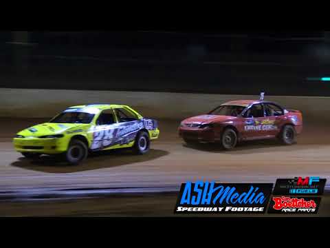 Modified Sedans: Great 3 Car Battle - Maryborough Speedway