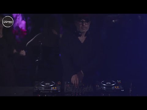 Laroz - Under Your Skin Feat. Sheera - Live in Playground party at Art Club