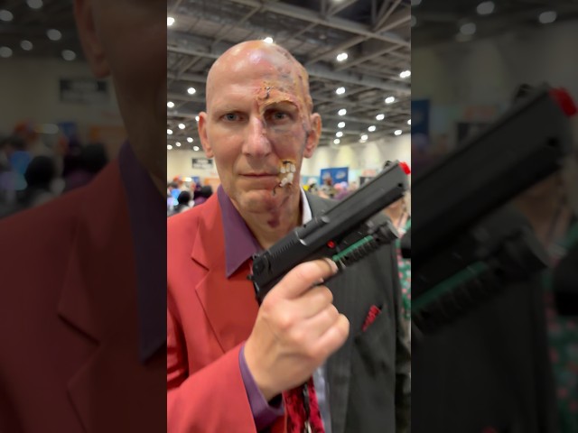 Vídeo relacionado con ASVP Shop Two Face 2 Sided Coin w/Scratch Prop Harvey Dent for Batman Costume Cosplay