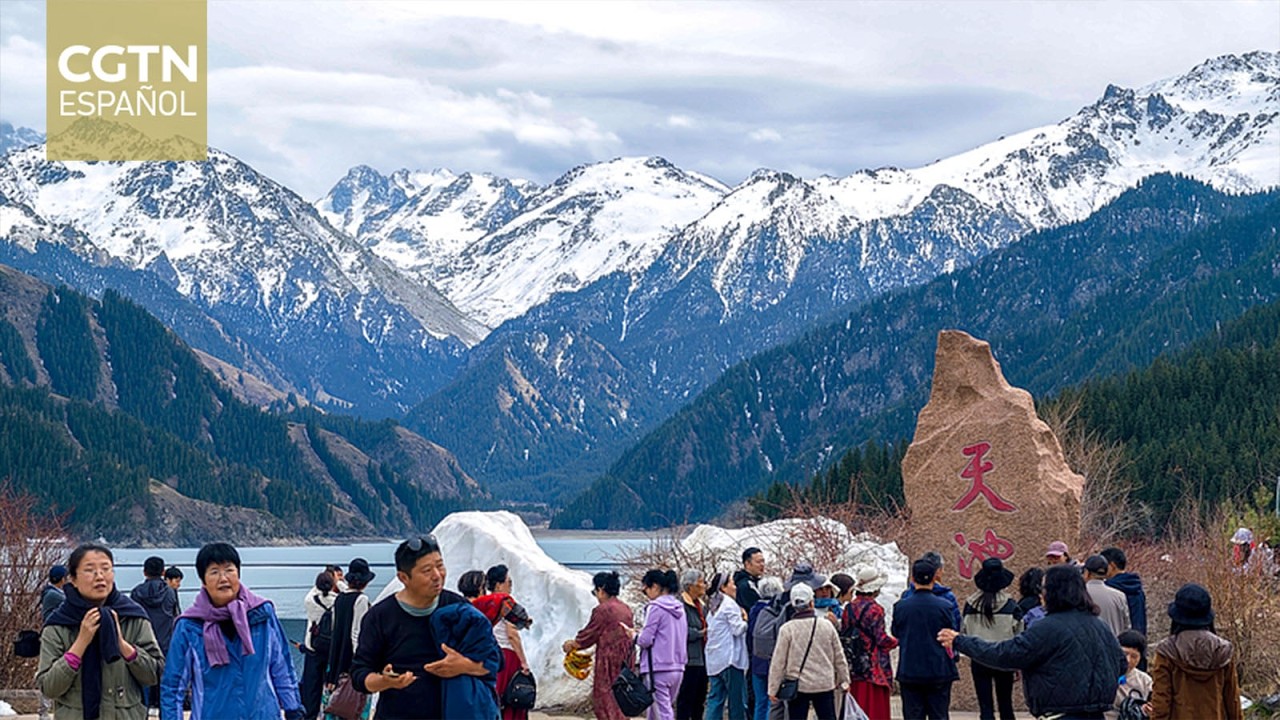 Los cruceros regresan al lago Tianchi tras 100 días de congelación