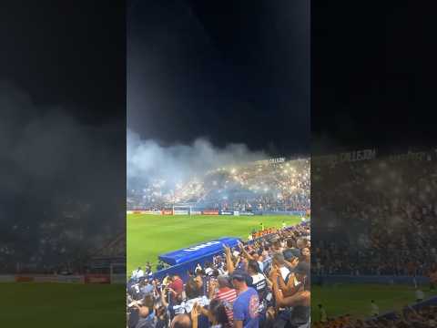"La hinchada de Independiente Rivadavia en la derrota ante Barracas Central por la #Copadelaliga" Barra: Los Caudillos del Parque &bull; Club: Independiente Rivadavia &bull; País: Argentina