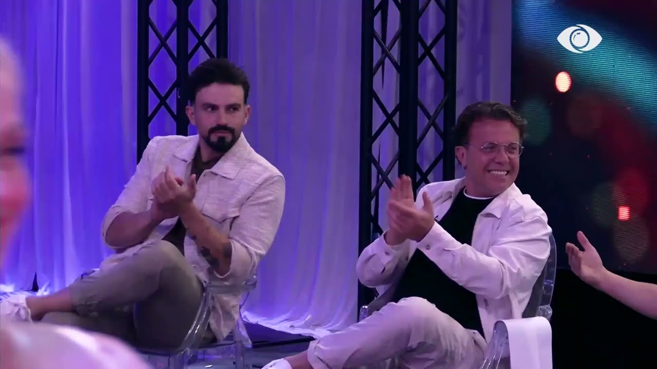 Nën ritmet e muzikës, Danja dhe Loredana fillojnë sfilatën e radhës