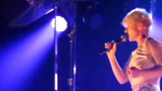 Robyn - Love Kills (Live) The Rave