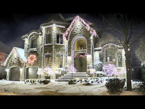 Million Dollar Homes Decorated with Christmas Lights...