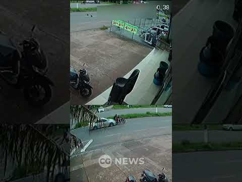 CÂMERA DE MONITORAMENTO FILMA O EXATO MOMENTO DO AC1DENTE COM VÍTIMA EM VÁRZEA GRANDE MT