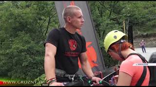 В Чечне профессионалы из Германии учат любителей экстрима Роуп-джампингу