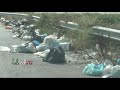 Una rampa piena di rifiuti per la tangenziale di Salerno