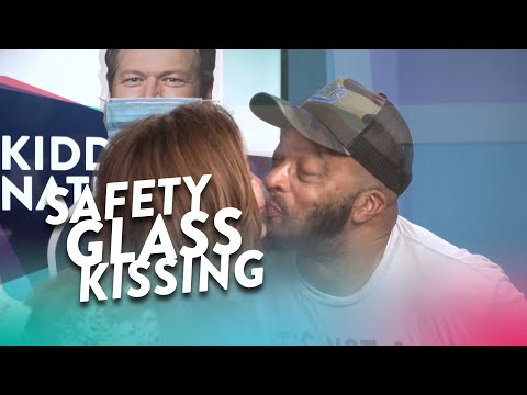 Safety Glass Kissing