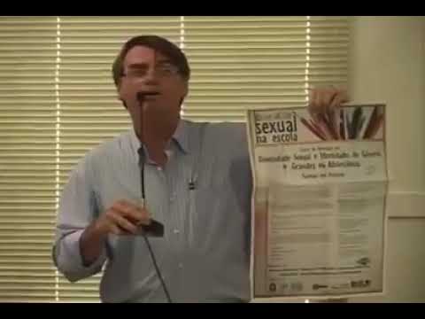 Bolsonaro fica sem palavras ao conversar com pessoa torturada na ditadura