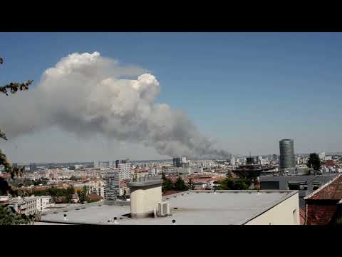 🔴 Pri Bratislave vypukol požiar, dym je vidieť na kilometre | Aktuality