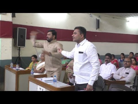 दीपक सुळांनी महापौरांवर फेकला माईक! हुकूमशाही चालणार नाही!