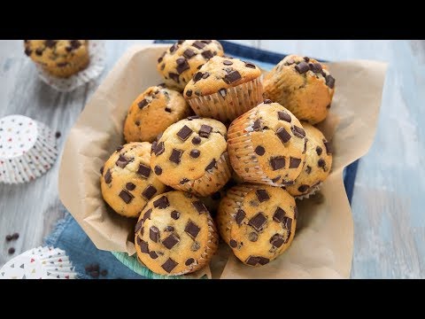 MUFFIN CON GOCCE DI CIOCCOLATO - Ricetta in 5 minuti - Chiarapassion
