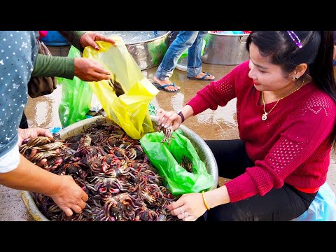 Asian Street Food - Cambodian Wet Market In Phnom Penh City