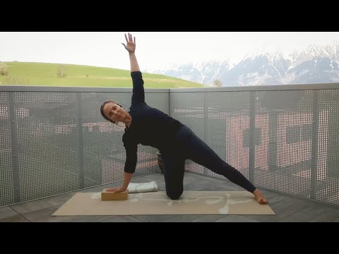 Balance@Home Yoga mit Tina Brummer - Parighasana