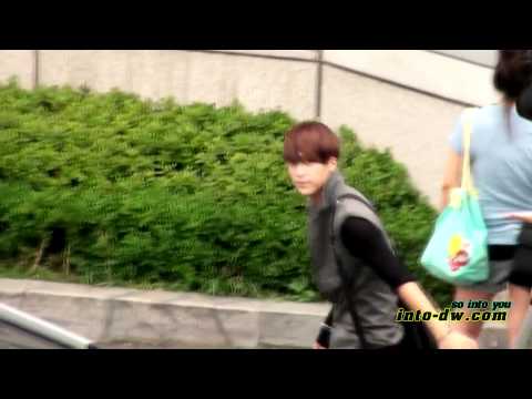 [Fancam] 12062011-Dongwoon after Inkigayo