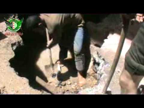 عمليات تحصين وحفر خنادق تقوم بها كتيبة أسود الإسلام التابعة لفرقة تحرير الشام في حي العسالي في مدينة دمشق