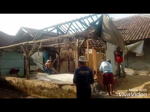 Kompaknya warga peundeuy ....Bedah rumah ma iteng