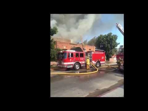 Fire engulfs commercial building in Hollywood